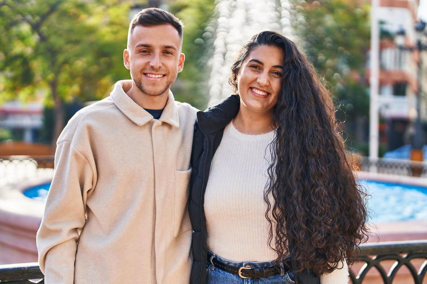 Dicas práticas para exibir um sorriso radiante em suas fotos pós-relacionamento